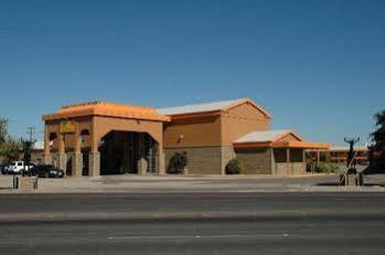 Bradford Inn & Suites Midland Bagian luar foto